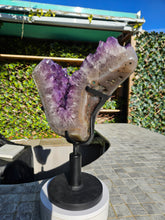 Load image into Gallery viewer, Amethyst on spinning stand from Uruguay - Spinning V / Tick