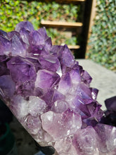 Load image into Gallery viewer, Amethyst on spinning stand from Uruguay - Spinning V / Tick