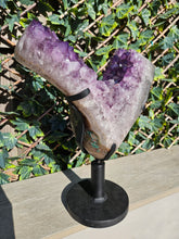 Load image into Gallery viewer, Amethyst on spinning stand from Uruguay - Spinning V / Tick