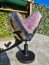 Load image into Gallery viewer, Amethyst on spinning stand with agate from Uruguay - Spinning V / Tick