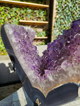 Load image into Gallery viewer, Amethyst on spinning stand with agate from Uruguay - Spinning V / Tick