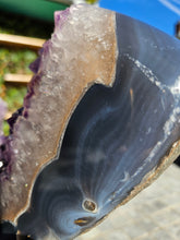 Load image into Gallery viewer, Amethyst on spinning stand with agate from Uruguay - Spinning V / Tick
