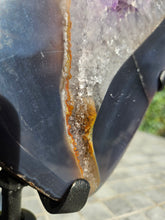 Load image into Gallery viewer, Amethyst on spinning stand with agate from Uruguay - Spinning V / Tick
