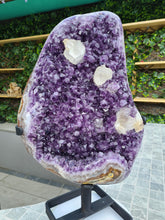 Load image into Gallery viewer, Amethyst on spinning stand with Calcite from Uruguay - Spinning reflection Active