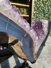 Load image into Gallery viewer, Amethyst on spinning stand with agate from Uruguay - Spinning V / Tick
