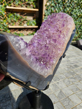 Load image into Gallery viewer, Amethyst on spinning stand with agate from Uruguay - Spinning V / Tick
