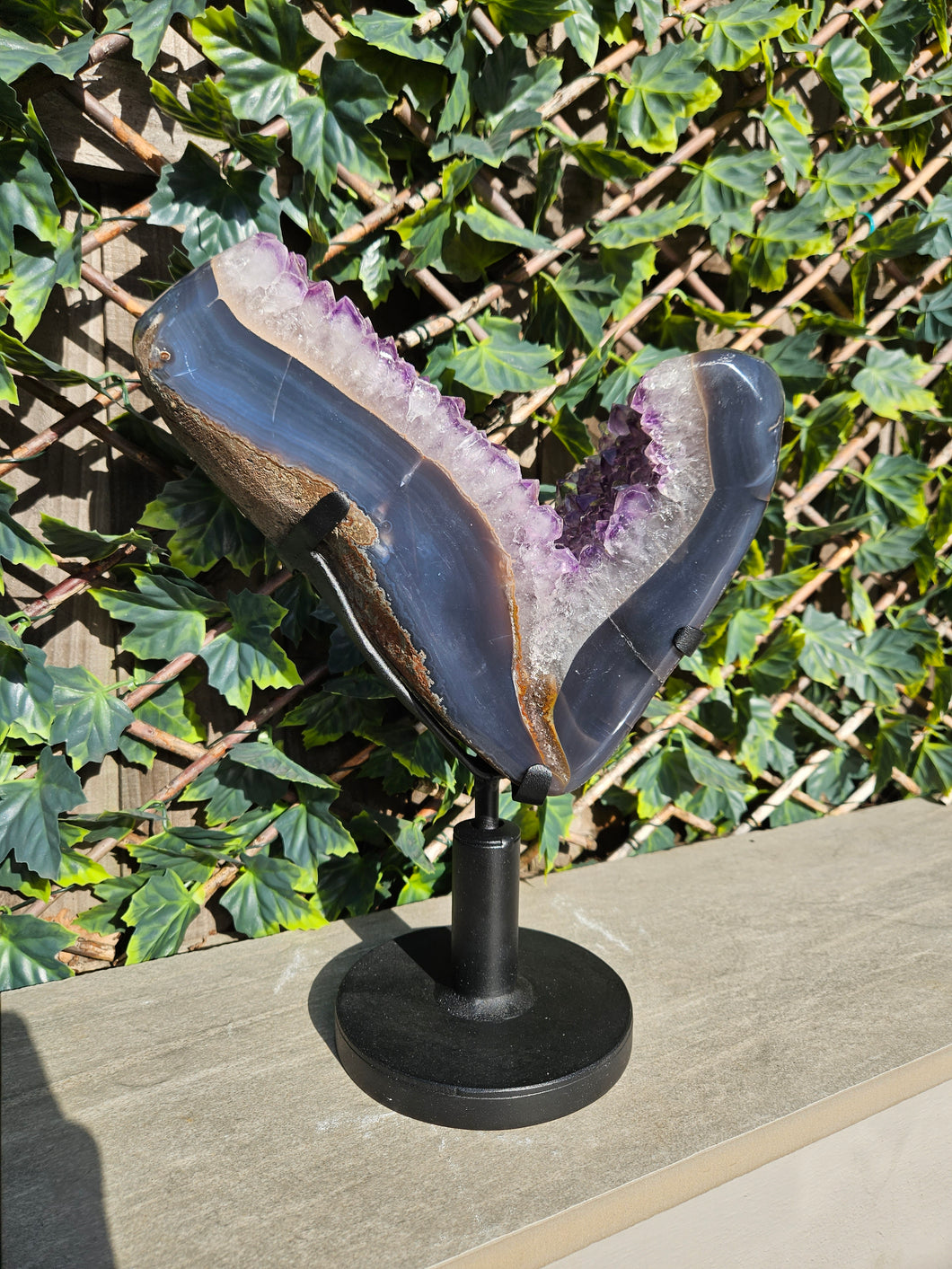 Amethyst on spinning stand with agate from Uruguay - Spinning V / Tick