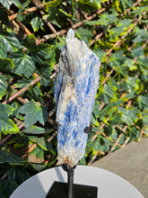 Load image into Gallery viewer, Blue Kyanite on custom made stand

