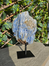 Load image into Gallery viewer, Blue Kyanite on custom made stand
