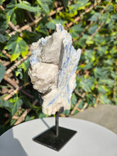 Load image into Gallery viewer, Blue Kyanite on custom made stand
