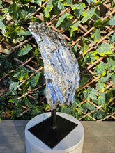 Load image into Gallery viewer, Blue Kyanite on custom made stand
