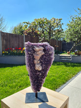 Load image into Gallery viewer, Amethyst Shield with calcite on stand : Three doves
