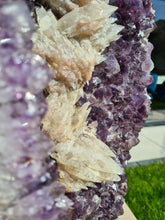 Load image into Gallery viewer, Amethyst Shield with calcite on stand : Three doves
