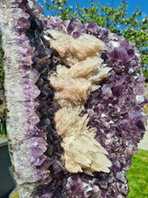 Load image into Gallery viewer, Amethyst Shield with calcite on stand : Three doves
