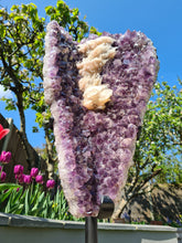 Load image into Gallery viewer, Amethyst Shield with calcite on stand : Three doves
