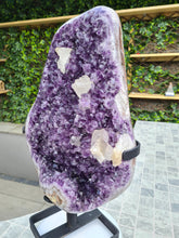 Load image into Gallery viewer, Amethyst on spinning stand with Calcite from Uruguay - Spinning reflection Active
