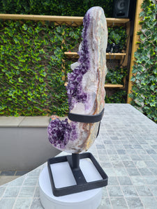 Amethyst on spinning stand with Calcite from Uruguay - Spinning reflection Active