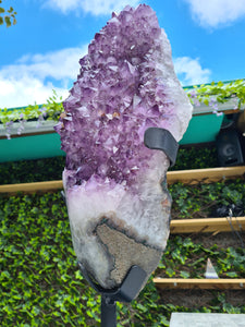 Amethyst with a heartbeat from Uruguay - With Orange red Calcite - Heartbeat Active