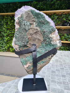 Amethyst with a heartbeat from Uruguay - With Orange red Calcite - Heartbeat Active