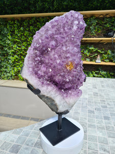 Amethyst with a heartbeat from Uruguay - With Orange red Calcite - Heartbeat Active