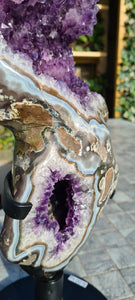 SPINNING AMETHYST ON STAND - STUNNING PATTERNS - SITTING COBRA
