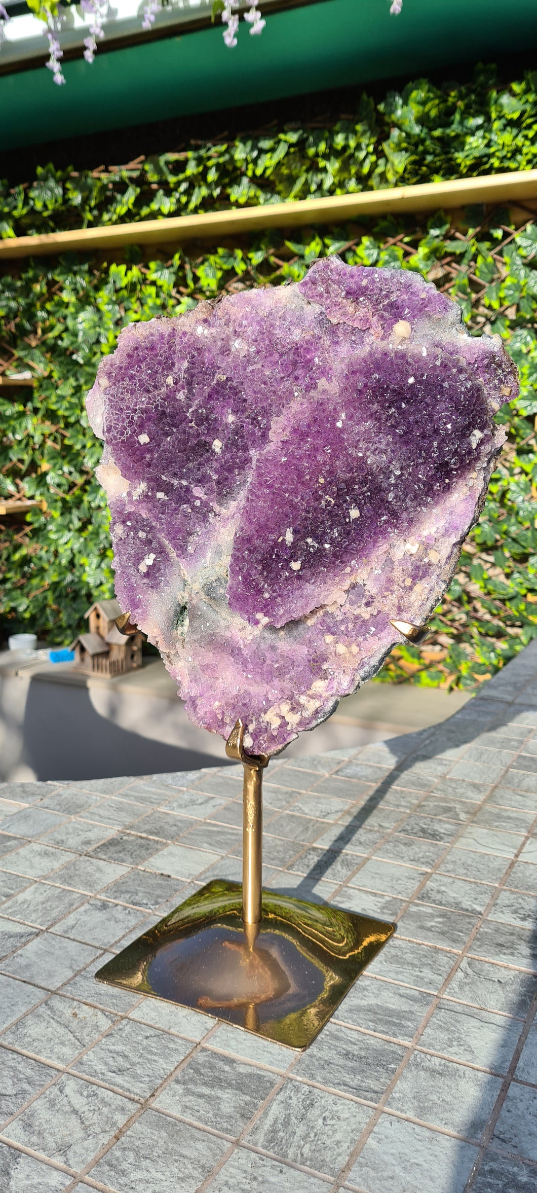 Amethyst Flower on Gold stand Active